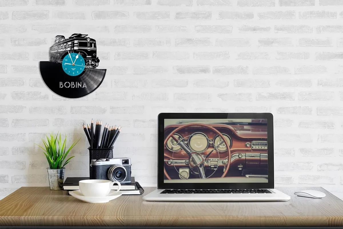 Hodiny z gramodesky s motivem Lokomotiva 140 "Bobina"