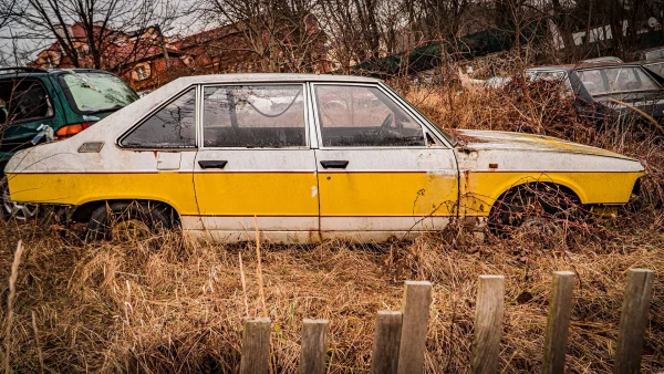 tatra-613-vrak-urna.jpg