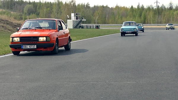 most-2019-veteran-sraz-cestazasnem-skoda-handy-24.jpg